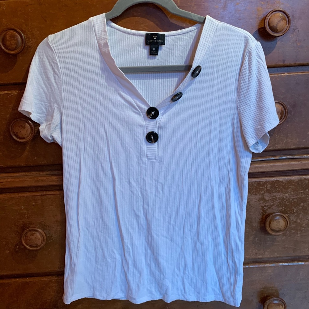 White short sleeve with decorative buttons